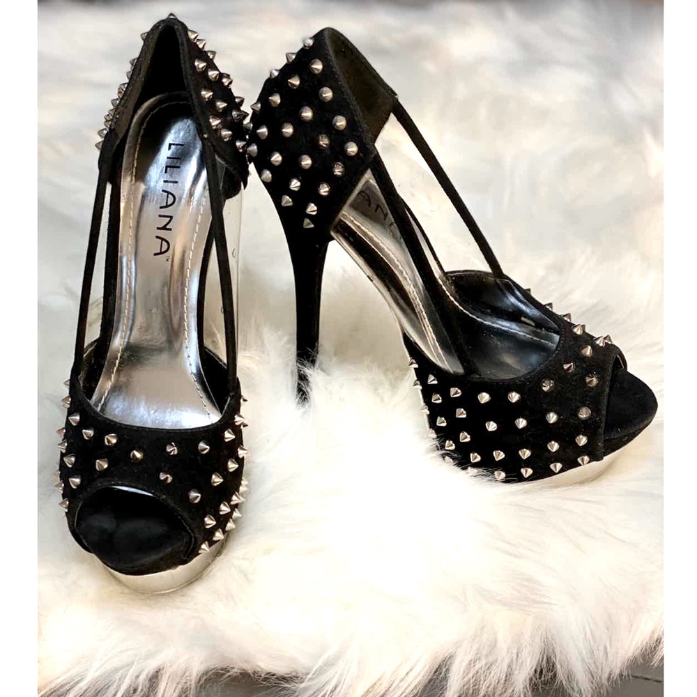 Liliana Black pumps with spikes all over size 7.5, Black.
